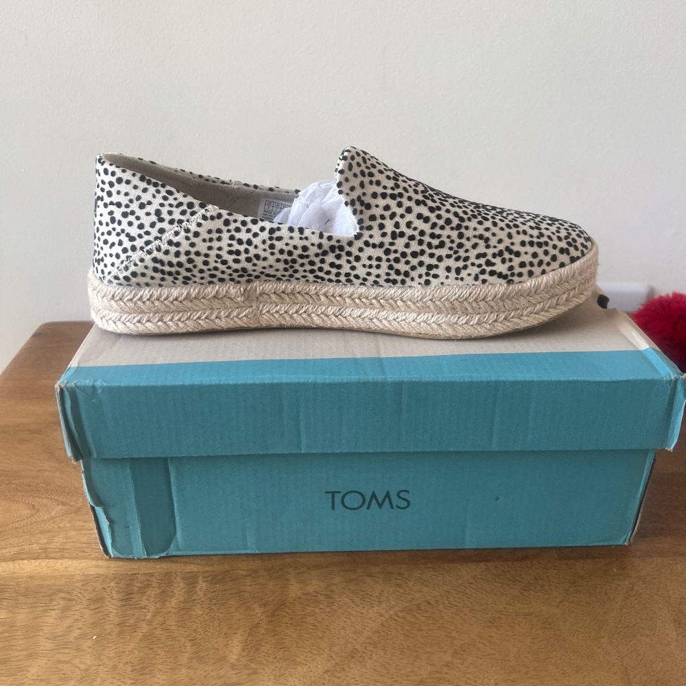 TOMS espadrille new in box